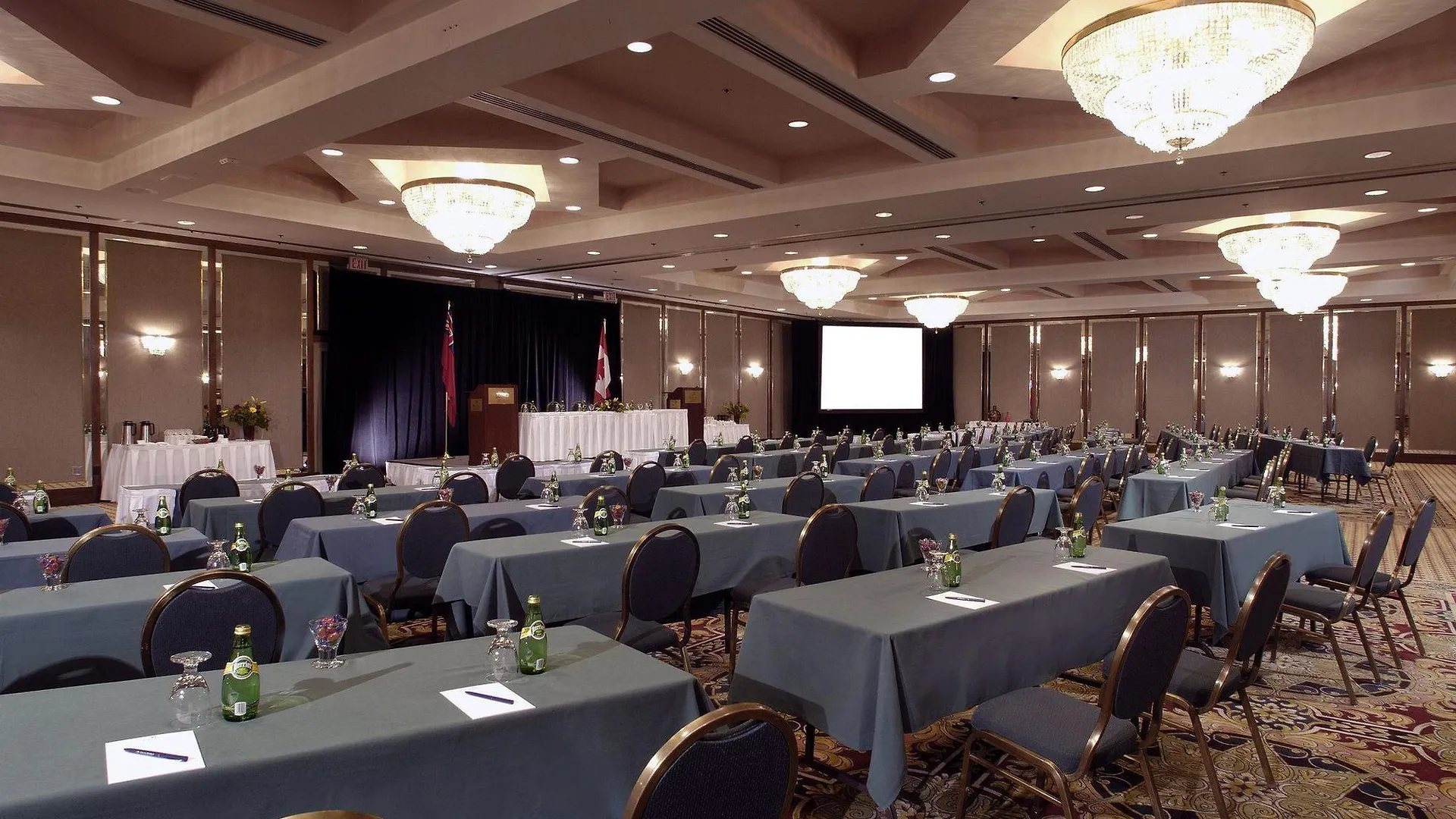 Chelsea Hotel Торонто